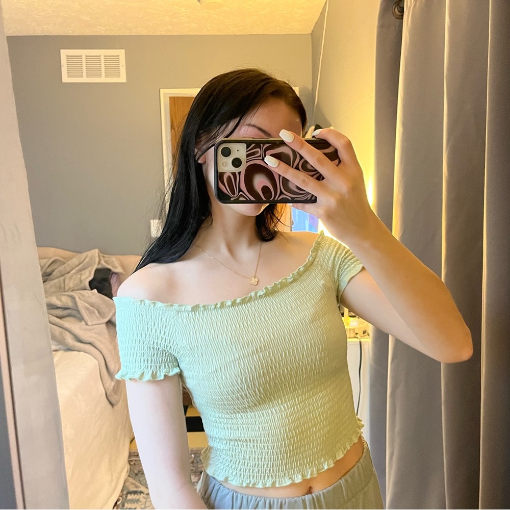 No Comment -girls- Thrifted off the shoulder crop top